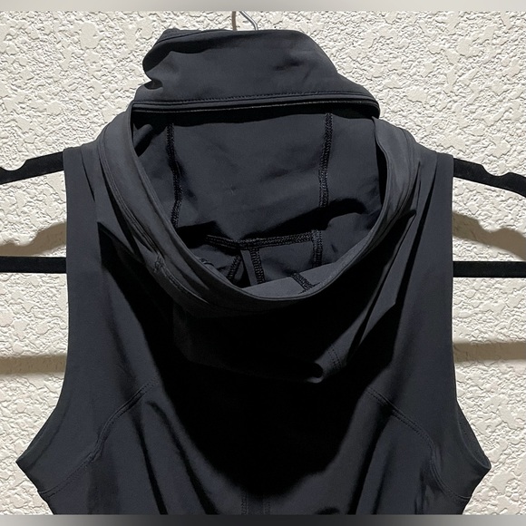 Lululemon Go The Distance Running Vest Hoodie Black Size 2 lightweight - Picture 12 of 15
